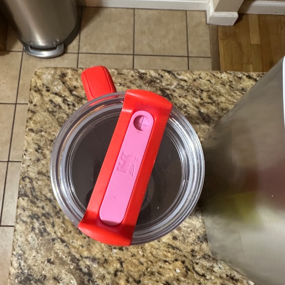 Stanley 40oz quencher tumbler valentines day red **S3** - Picture 3 of 6